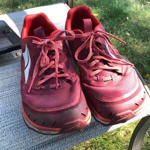 Altra mens lones peak 6 size 8.5